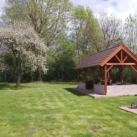 Almafas Jakuzzis Vendeghaz Orseg Kerkakutas