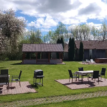 Almafas Jakuzzis Vendeghaz Orseg * Kerkakutas